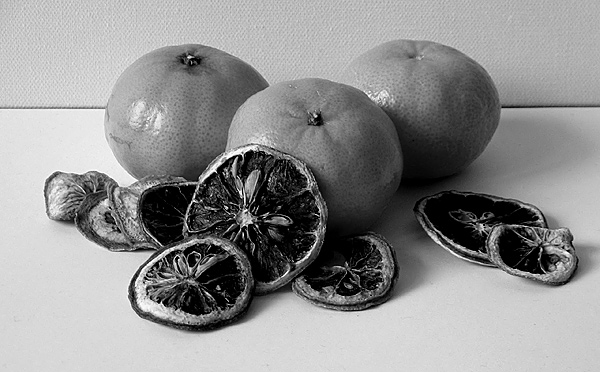 drawing still life with tangerines